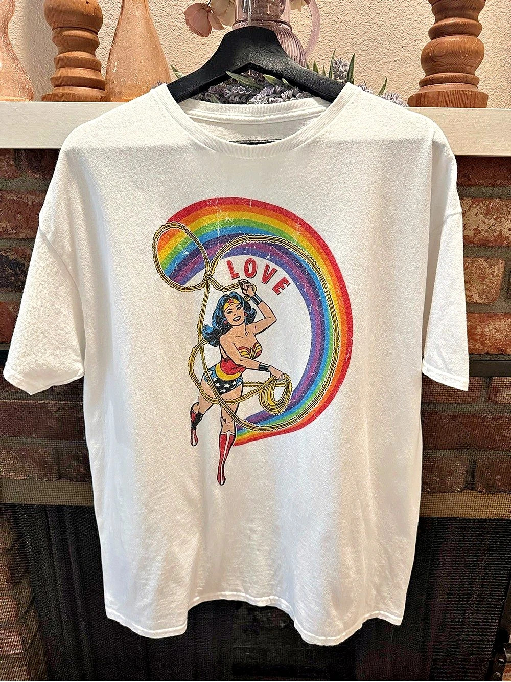 Six Flags DC Comics Wonder Woman Rainbow Love Graphic Tee White XL Retro